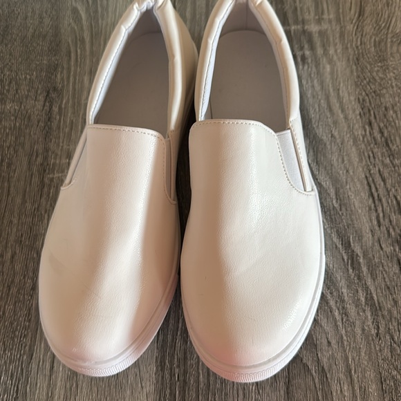 Like new women’s size 9.5 White Slip Ons - Picture 2 of 6